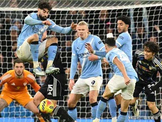 利物浦球迷热议换帅传闻，格拉斯纳因成绩亮眼成为焦点，而斯洛特面临困境。